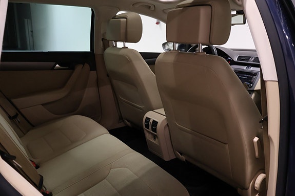 Volkswagen Passat 13 of 18