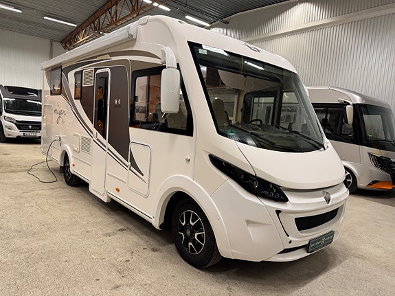 CI International Mizar 85 XT Långbädd Taksäng ACx2 Solpanel