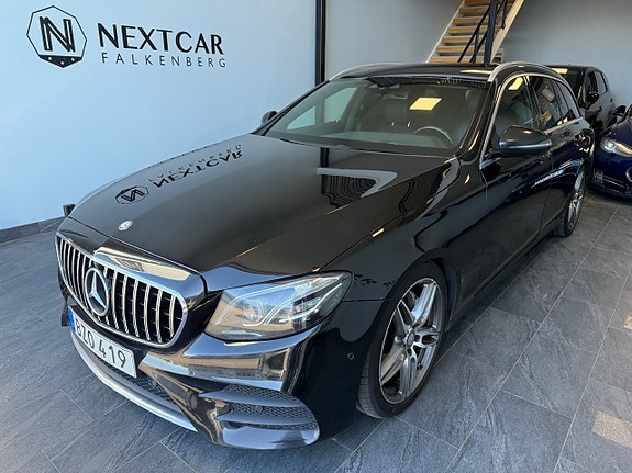 Mercedes-Benz E220 2 of 5