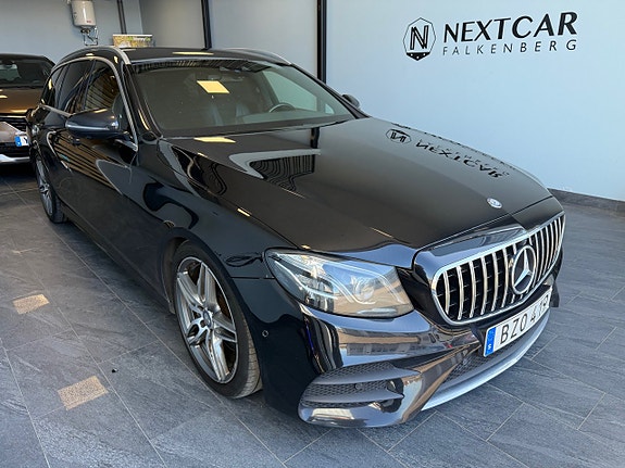 Mercedes-Benz E220 4 of 5