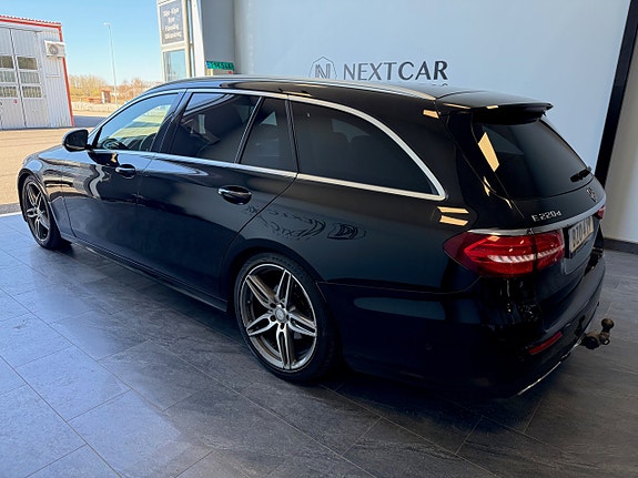 Mercedes-Benz E220 3 of 5