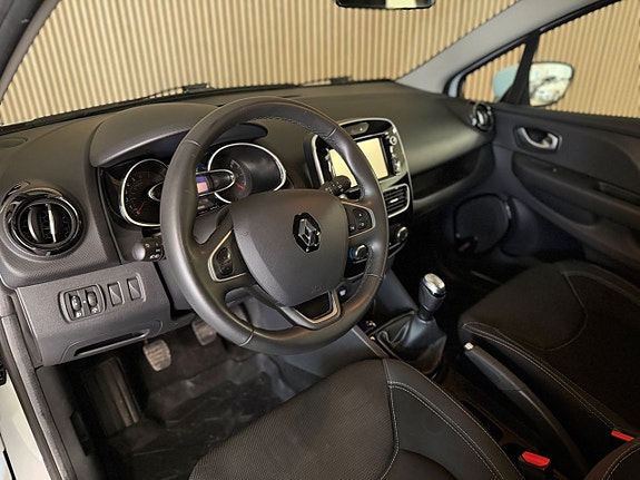 Renault Clio 11 of 21