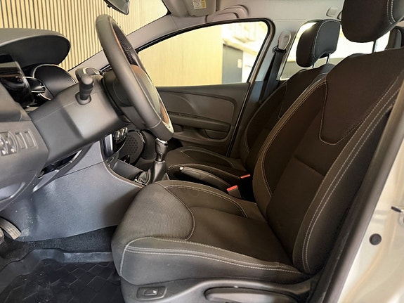 Renault Clio 10 of 21