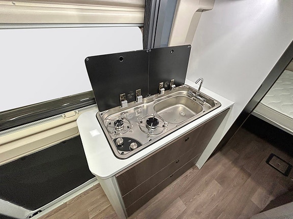 Benimar Benivan 144 PS 600 AUTOMAT Adaptiv-FARTHÅLLARE DIESELVÄRMARE Solcell 599cm lång 12 of 30