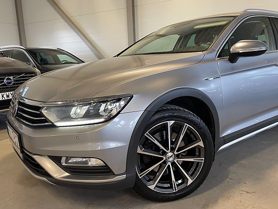 Volkswagen Passat Alltrack 2 of 5