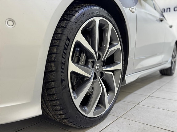 Opel Insignia 4 of 5
