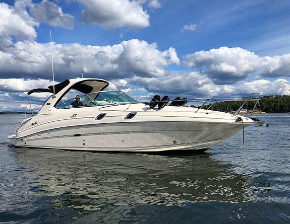 Sea Ray Sundancer 305 | Välbyggd premiumbåt med Yanmarmotor