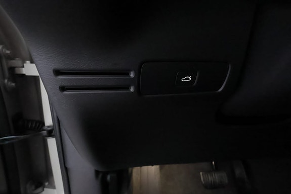 Volvo EX40 13 of 30