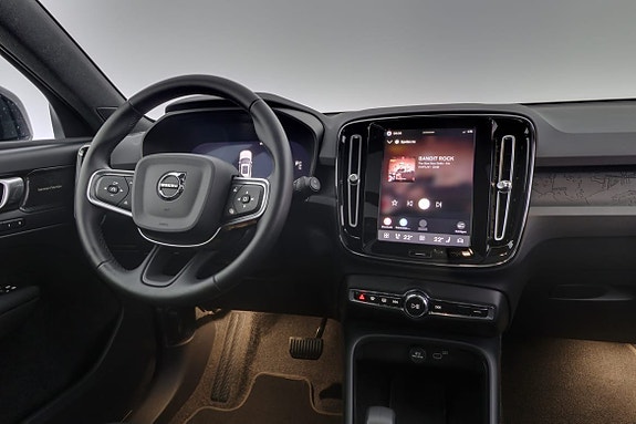 Volvo EX40 8 of 30