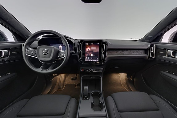 Volvo EX40 7 of 30