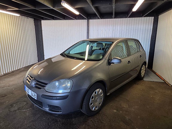 Volkswagen Golf V 9 of 10