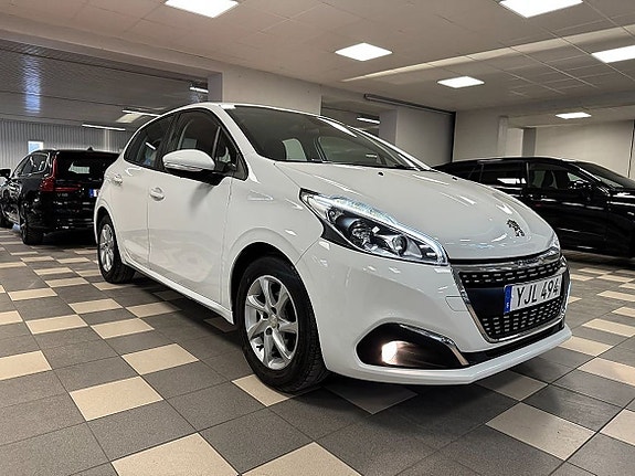 Peugeot 208 3 of 5