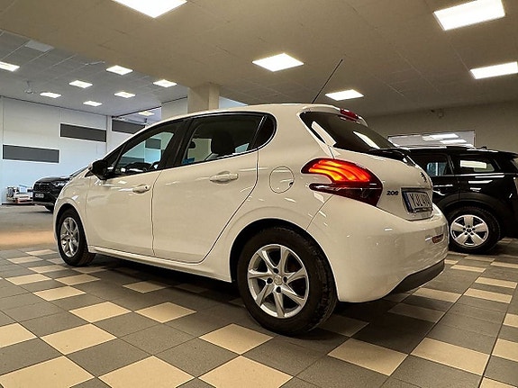 Peugeot 208 4 of 5