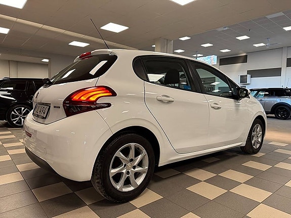 Peugeot 208 5 of 5