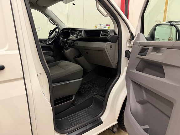 Volkswagen Transporter 12 of 15