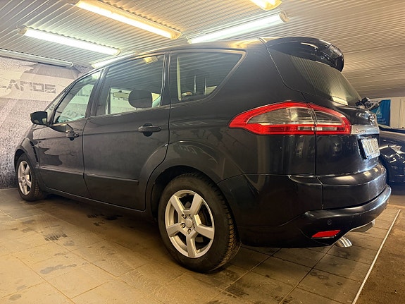 Ford S-MAX 4 of 5