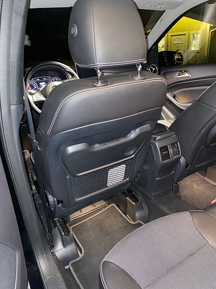 Mercedes-Benz B180 3 of 5