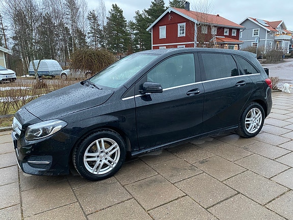 Mercedes-Benz B180 4 of 5