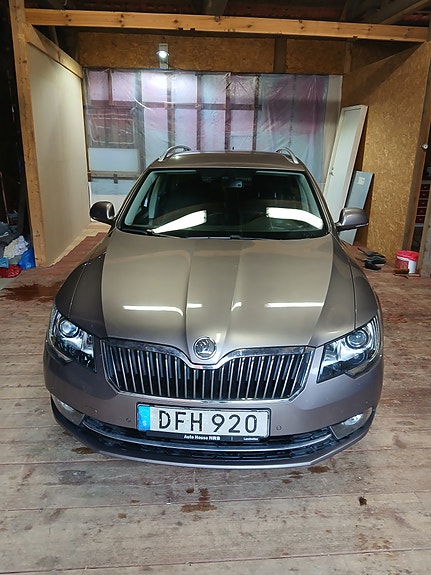 Skoda Superb 2 of 5