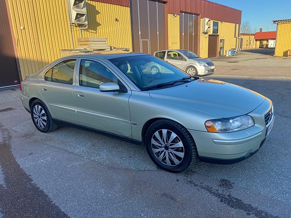 Volvo S60 4 of 5