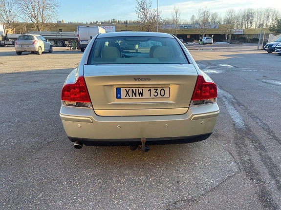 Volvo S60 2 of 5