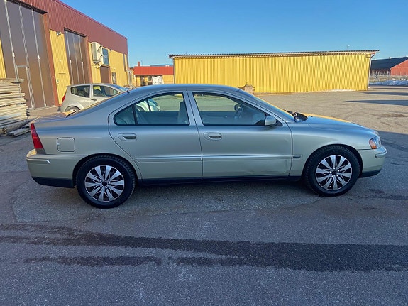 Volvo S60 3 of 5
