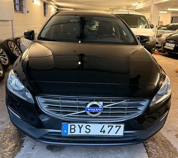 Volvo V60 2 of 8