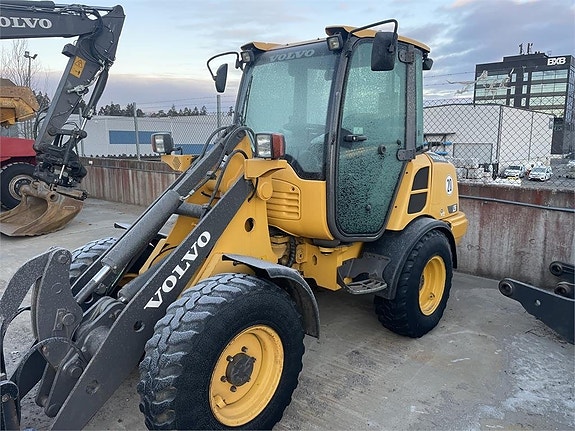 Volvo L25F 2 of 5