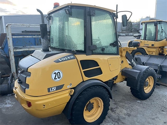 Volvo L25F 4 of 5