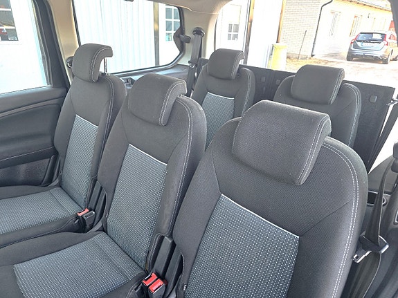 Ford Galaxy 12 of 13