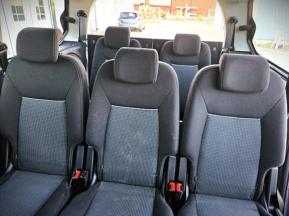 Ford Galaxy 13 of 13
