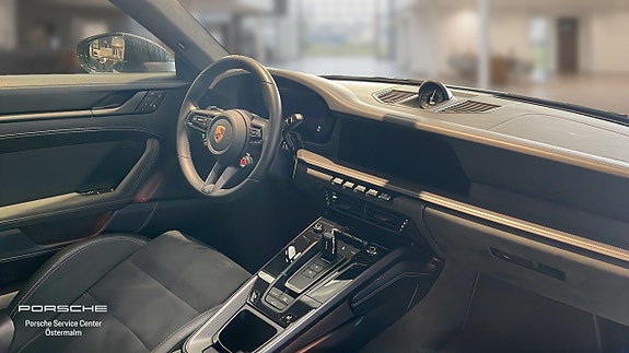 Porsche 911 Carrera 4 GTS 4 of 5