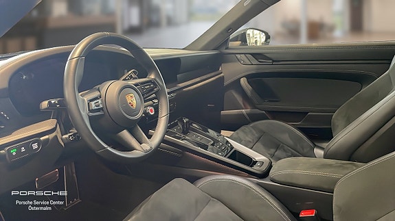 Porsche 911 Carrera 4 GTS 3 of 5