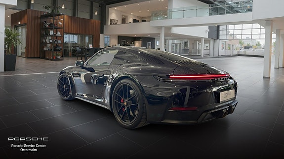 Porsche 911 Carrera 4 GTS 2 of 5