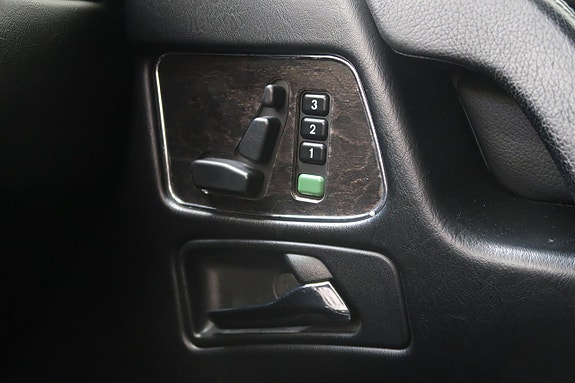 Mercedes-Benz G350 16 of 29