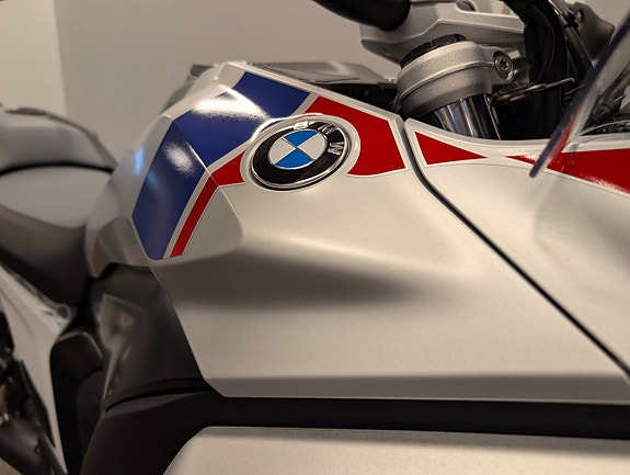 BMW R1300GS Sitthöjd 820-850mm Trophy White Aluminum Matt Demo 5 of 5