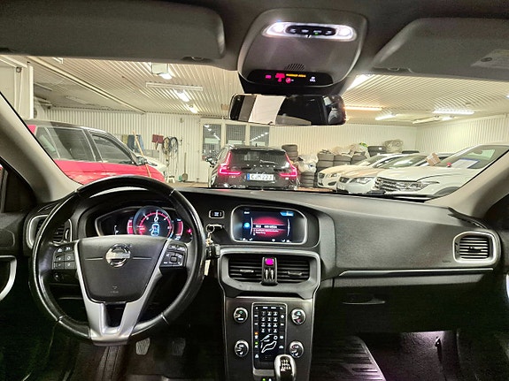 Volvo V40 8 of 21