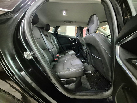 Volvo V40 14 of 21