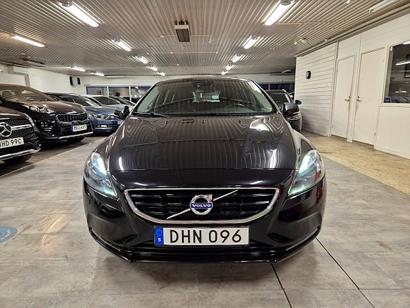 Volvo V40 3 of 21
