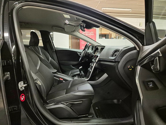 Volvo V40 12 of 21