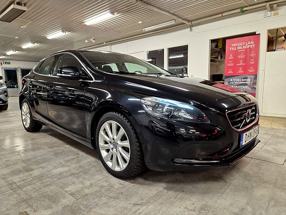 Volvo V40 2 of 21