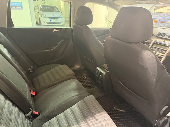 Volkswagen Passat 8 of 10