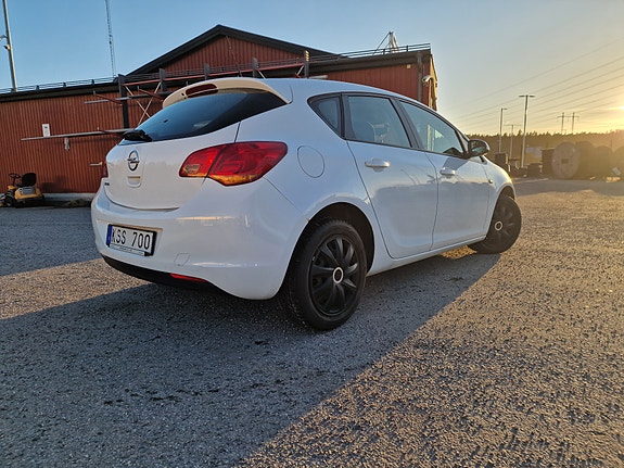 Opel Astra 3 of 5