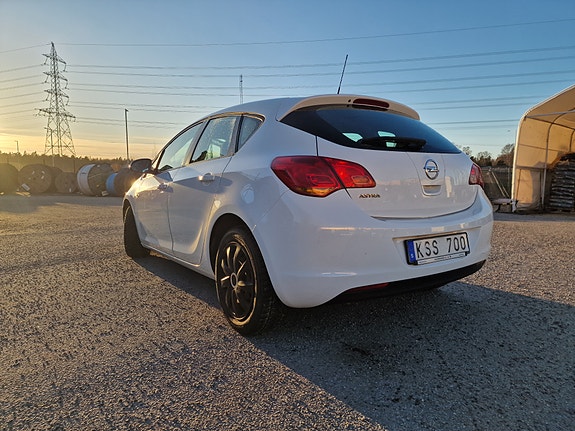 Opel Astra 4 of 5