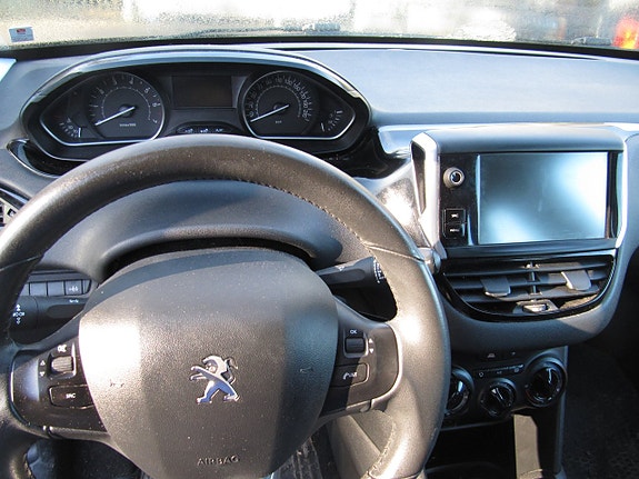Peugeot 208 5 of 5