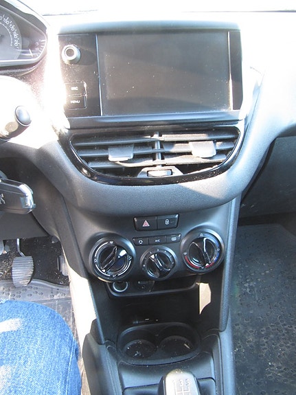 Peugeot 208 4 of 5