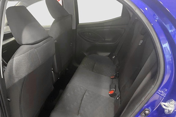 Toyota Yaris 13 of 13