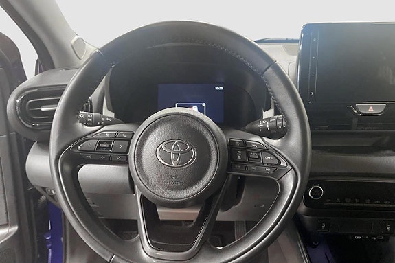 Toyota Yaris 3 of 5