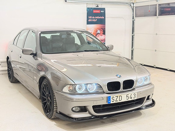 BMW 525 2 of 5