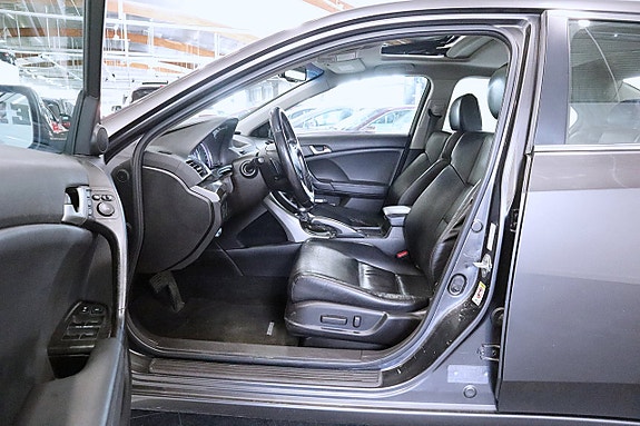 Honda Accord 10 of 23